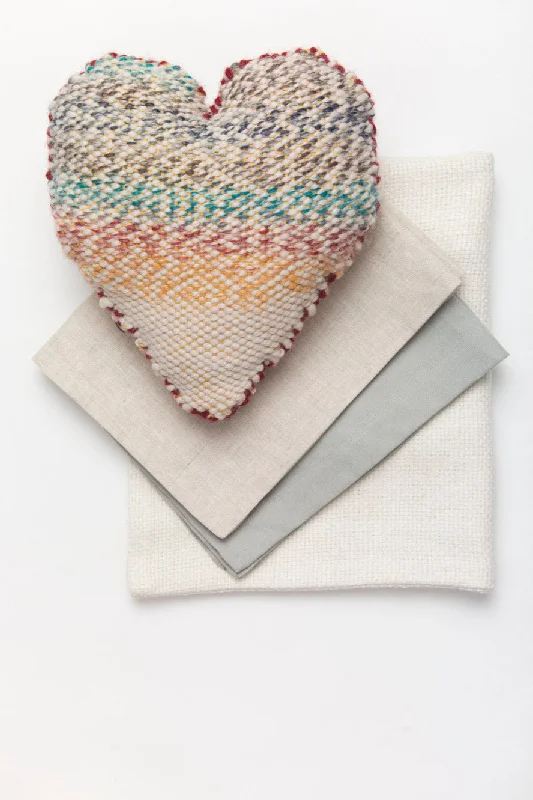 - Elderly dog ​​joint care mattressWoven Heart Pillow (Loom/Weave)