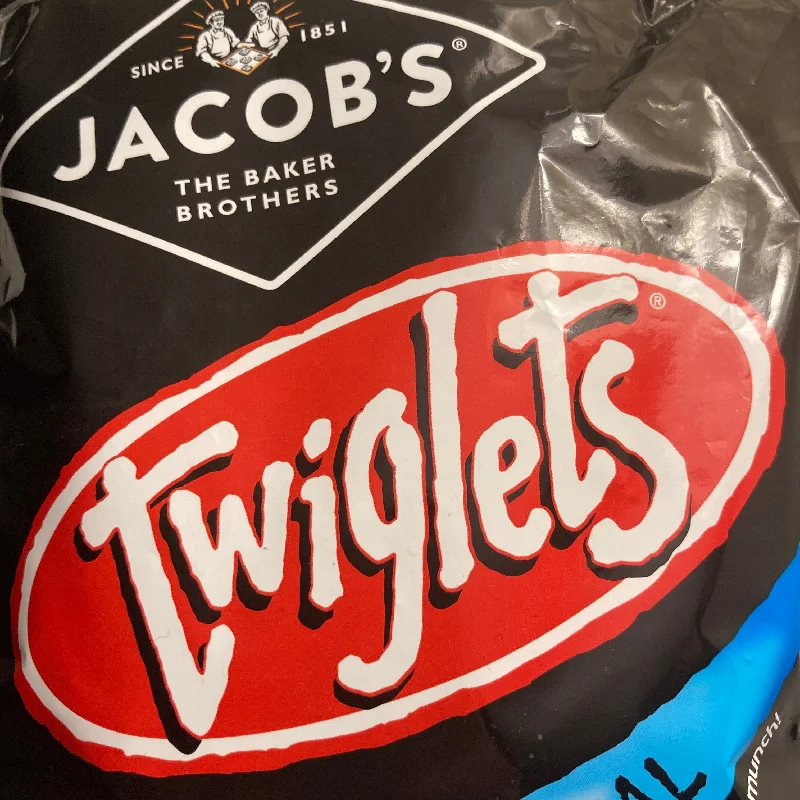  -Anti-scratch scratching board AND cat bed in one3x Jacobs Twiglets Original Bags (3x150g)